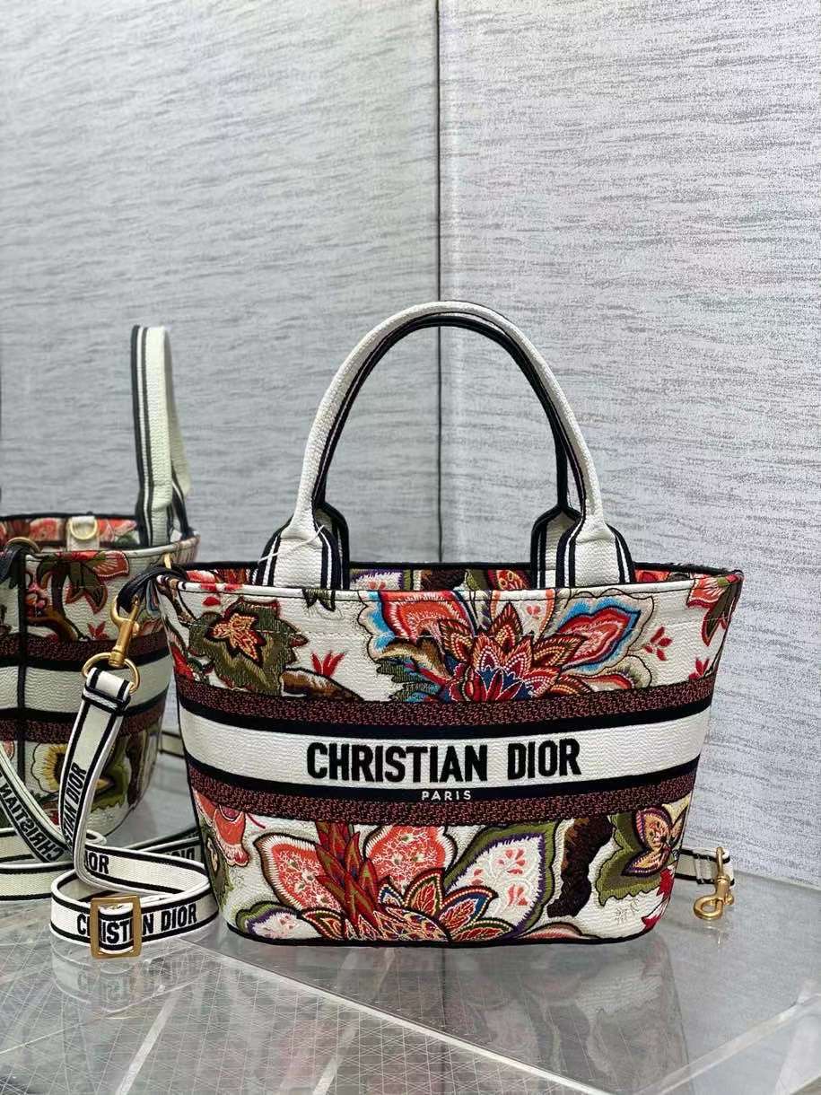디올 23ss 모자 바스켓 백 자수 나비 반다나 M1328CESE 30 x 20.5 x 11cm